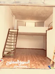  2 محل للإيجار السنوي 2000 دينار سنوي يصلح لمخزن تشطيب جديد محل مطروش يوجد فيه حمام جديد كامل