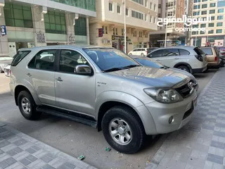  3 Toyota Fortuner SR 5 2008