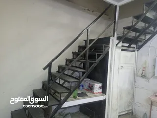  8 مخازن عدد اثنين للبيع  مساحه كل واحد 48 وسده 45 يعني 90 متر للاستفسار ويصلح صناعي وغذاىي الموقع اهل