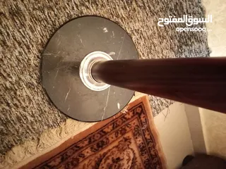 2 علاقة ملابس لون بني محروق قاعدتها رخام ثقيلة