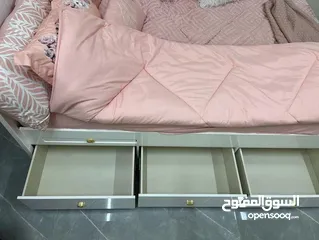 4 سرير من النوع الممتاز