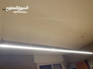  2 ثريا  طولية متدلية  LED  بطول 3  متر   شبه جديد ومجهزة بتوصيلات تعتيم Dimming