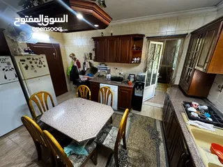  4 مطبخ خشب بلوط صولد بحاله جديده مساحة المطبخ 4×5 لون بني