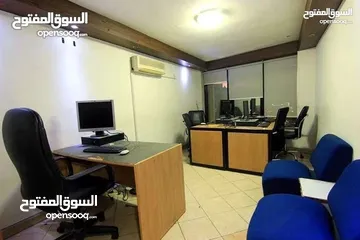  2 مكتب فاخر 40 م ( غرفة مدير عام مستقله بالكامل) حمام و مطبخ  مفروش بموقع حيوي
