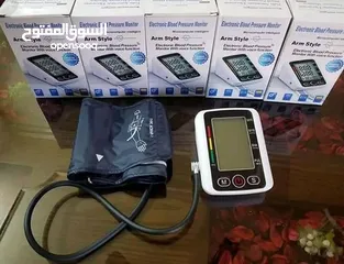  4 جهاز قياس ضغط الدم الاصلي شاشةLCD كبيرة وسهله القراءة حجمه صغير ويعمل بالبطارية او بوصلة usb