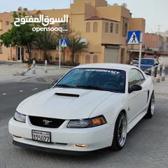  1 Ford mustang GT 2000