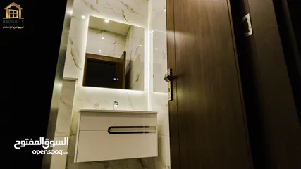  15 شقة لقطة للبيع طابق ارضي مع حديقة شارع المطار النخيل  شقة مساحة 185م وترس خارجي 220 م وكراج مستقل