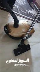  1 مكنسة كهربائية  بحالة نضيفه