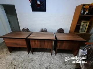  2 طاولة مكتبية ومعها كرسي جديد