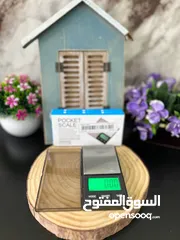  4 ميزان إلكتروني دقيق جدًا، بحمولة تصل إلى 500 غرام ودقة 0.01 جرام.مثالي لوزن الذهب والمجوهرات، استخدا