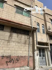  8 مستودع طابقين + شقتين للسكن+ برج اتصالات على السطح مؤجر مخيم الزرقاء قرب مدارس وكالة الغوث