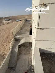  8 بيت للبيع خلف جامعة الزرقاء بسعر حرق  اتصل بي لأعطيك كامل التفاصيل قريب على الخدمات  وعلى تله.