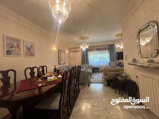  1 غرفه سفرهً كامله مكونه من 8 كراسي وطاوله وبوفيه