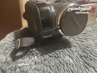  1 كاميرا بناسونيك +كاميرا موديل قديم جميع وصلاتها وأغراضها معها