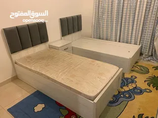  16 أسرة  تخوت