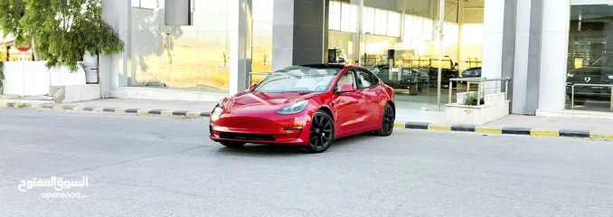  1 تيسلا 2022 فحص كامل 7جـــيـــد بدون ملاحظات داخلي ابيض لون مميز بحالة الوكالة للبيع بسعر لقطة ومحروق