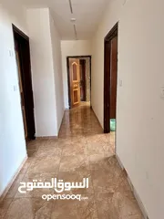  3 محل للايجار في  مركز تجاري جديد