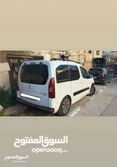  6 بيجو بارتنر 2017 ترخيص 2016 لون ابيض متور 1600  سيارة نظيفة افحص وين مبدك