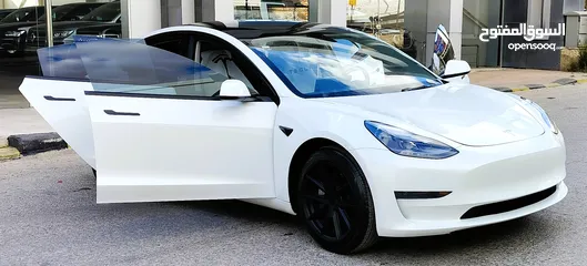  28 تيسلا 2022 model 3 بحالة الوكالة فحص كامل اوتوسكور +B لون مميز في الحرة للبيع بسعر لقطة ومحرووووق