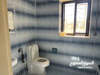  2 شقه فارغة للايجار قرب شارع القدس وكازيه اسو قريبه من وسط رام الله