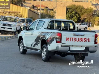  14 Mitsubishi l200 4X4 2020