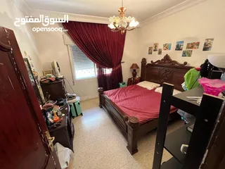 16 دابوق فيلا مستقله فلات موقع مميز مقابل حدائق الحسين وقرب ستي مول