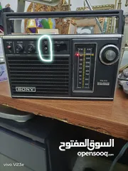  1 راديو سوني ياباني قديم جدا بحال الوكاله