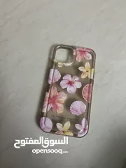  1 كفر ايفون 13 شفاف بالاضافة للورود