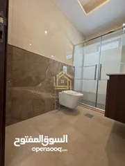  10 لم تسكن - تشطيبات فاخرة - طريق المطار - 4نوم - 230م - بإطلالــــه بانوراما - تستحق المشاهدة