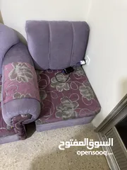  7 طقم كنب بحالة جيدة كورنر مع مقعدين لون بنفسجي فاتح بسعر جيد للبيع المستعجل
