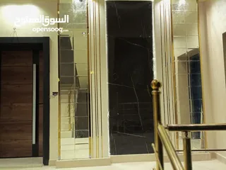 17 أعمال زجاج وسكوريت ومرايا وأثاث خارجي مميز