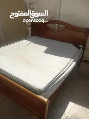  2 تخت بيبي وتخت مجوز وطاولة سفره