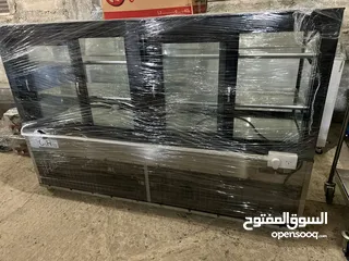  10 عدة محل  كاملة مع طاولات وكراسي للبيع