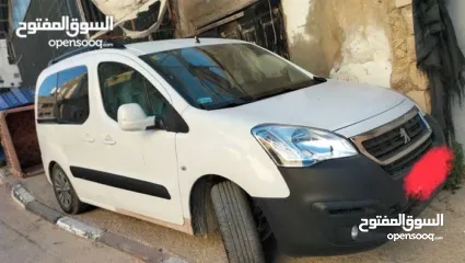  5 بيجو بارتنر 2017 ترخيص 2016 لون ابيض متور 1600  سيارة نظيفة افحص وين مبدك