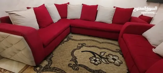  5 طقم كورنر 9  مقاعد بحالة جيدة جدا لون خمري وبيج