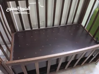  5 سرير اطفال خشب  كرسي طعام خشب