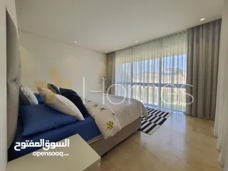  11 فيلا مع مسبح للبيع في طريق المطار بمساحة بناء 940م