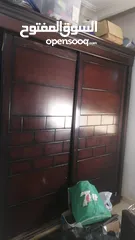  1 خزانتين وبيرو للبيع