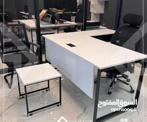  2 مكاتب عداد 2مع 6كراسي مع طقم كنب طقم طربزات بحالت الوكاله