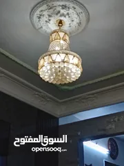  2 ثريات ثنتين لون ذهبي بحالة جيده للبيع