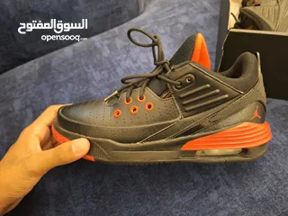  5 JORDAN 5s MAX AURA BLACK AND RED WITH BOX BARELY WORN