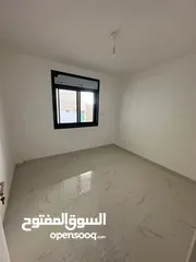  6 شقه للبيع مع حديقه بعين منجد