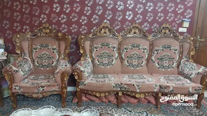  3 طقم عرفة ضيوف للبيع حفر خشب ثقيل بحالة جيد جدا