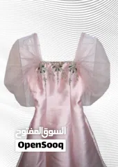  1 فستان سهرة باللون الزهري البارد مقاس ميديام جديد ملبوس مرة واحده فقط