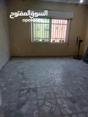  1 شقه استثمارية فارغه للبيع من المالك مباشرة