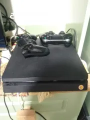  1 بليستيشن4 لببيع مع اسلاكها او سيديات العب عدد4 او عدد يدات اصليات2 بحاله ممتازه علا1000