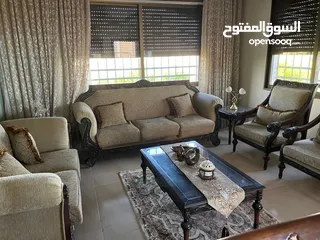 1 غرفة ضيوف كاملة مكونة من طقم كنب + طاولة سفرة + فضية + دنسوار