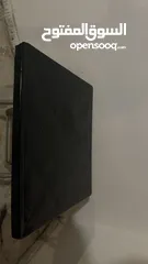  1 طاوله نظيفه جدا ومكفوله