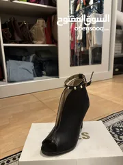  1 احذيه مستعمله مره واحده