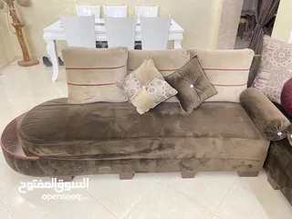  8 كنب صالون وطاولة مستعمل مؤقت للبيع